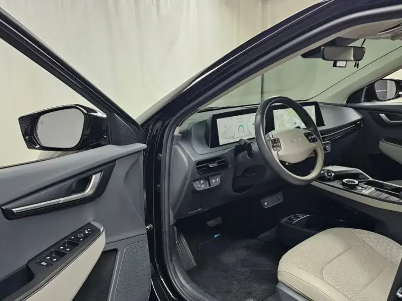 2022 Kia EV6 с пробегом 50 956 км