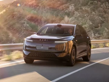 Новый AUDI E7X 2026: роскошный электрический кроссовер с запасом хода более 750 км