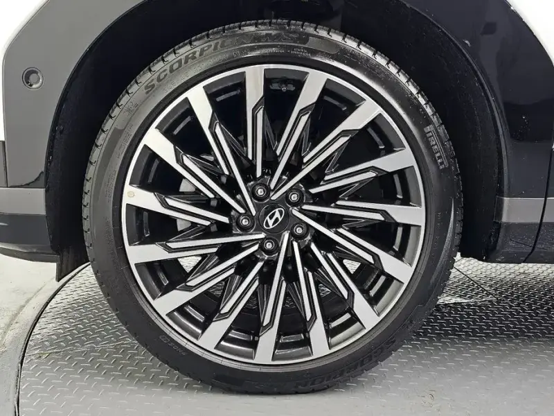 2024 Hyundai Santa Fe с пробегом 19 599 км