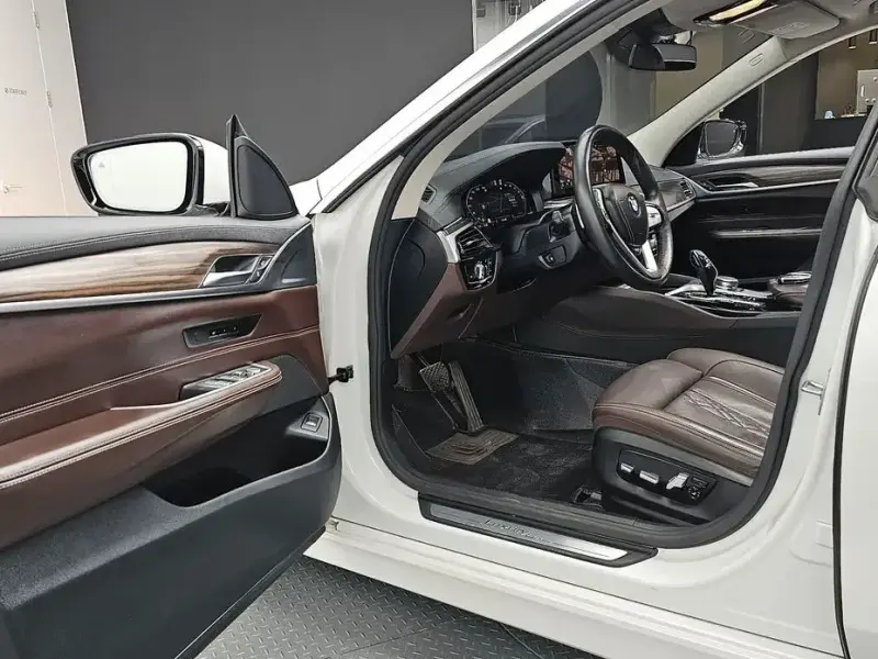 2022 BMW 6 серии с пробегом 77 889 км