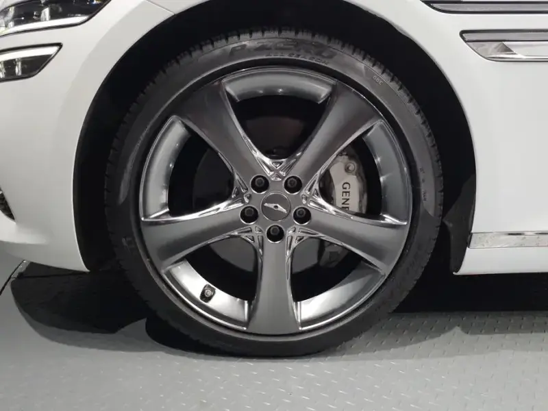 2023 Genesis G80 с пробегом 35 838 км