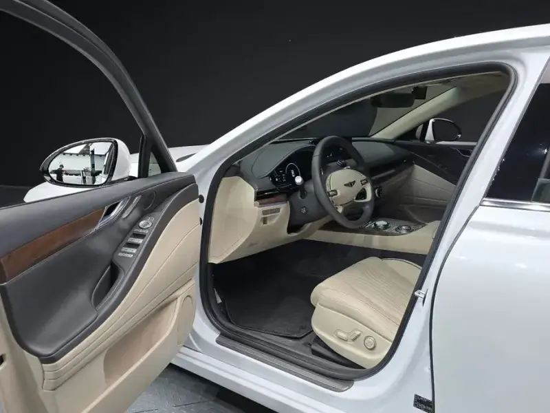 2023 Genesis G80 с пробегом 35 838 км