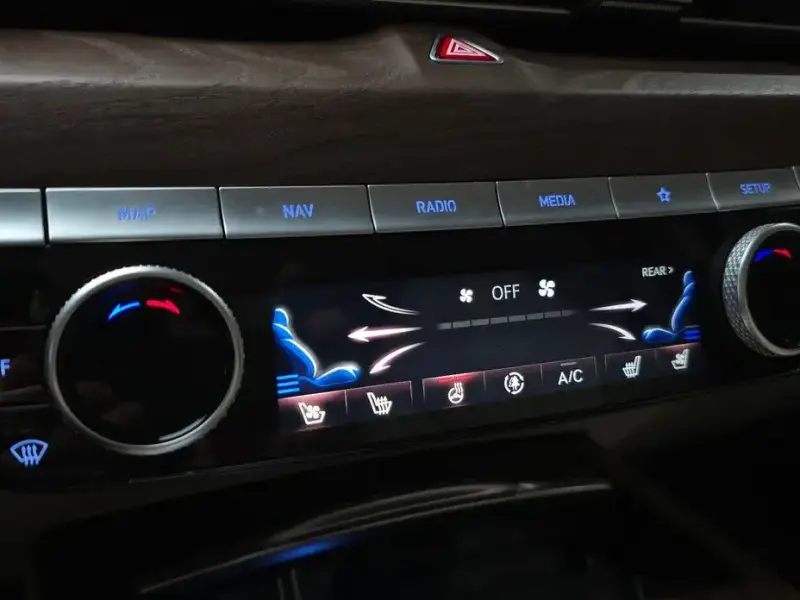 2023 Genesis G80 с пробегом 35 838 км