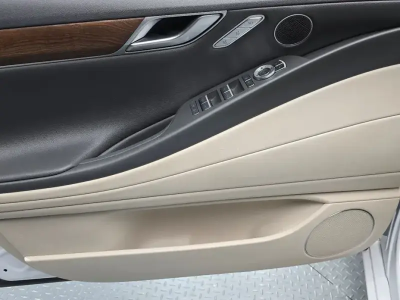 2023 Genesis G80 с пробегом 35 838 км