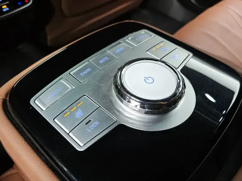 2023 Genesis G80 с пробегом 33 736 км