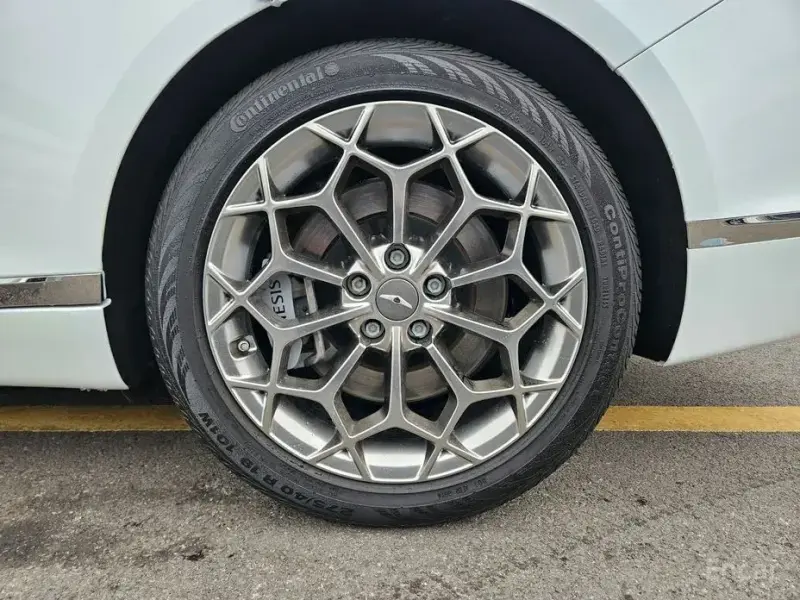 2023 Genesis G80 с пробегом 41 715 км