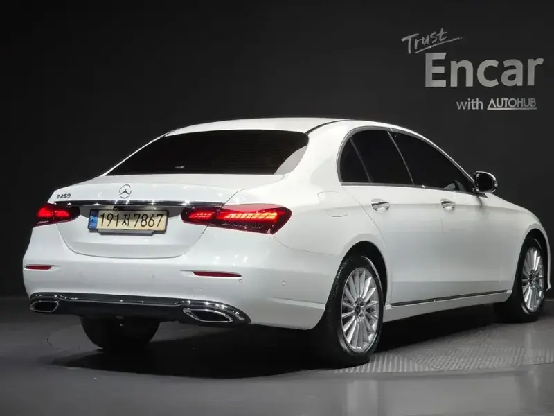 2023 Mercedes-Benz E-Класс с пробегом 17 263 км