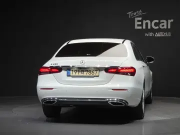 2023 Mercedes-Benz E-Класс с пробегом 17 263 км