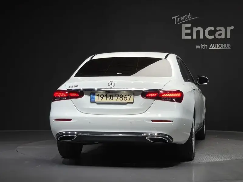 2023 Mercedes-Benz E-Класс с пробегом 17 263 км