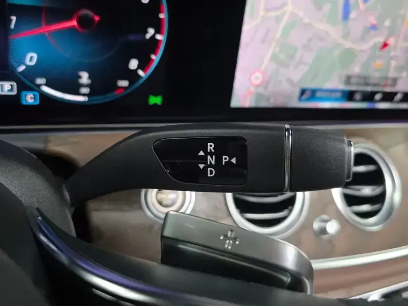 2023 Mercedes-Benz E-Класс с пробегом 17 263 км