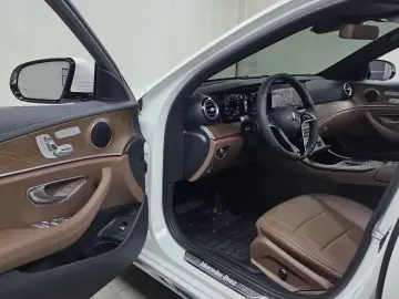 2023 Mercedes-Benz E-Класс с пробегом 17 263 км
