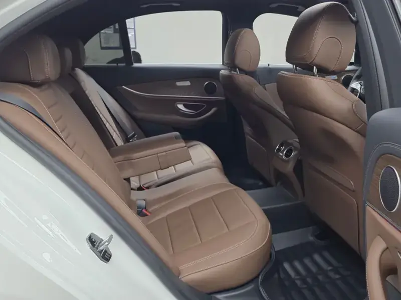 2023 Mercedes-Benz E-Класс с пробегом 17 263 км