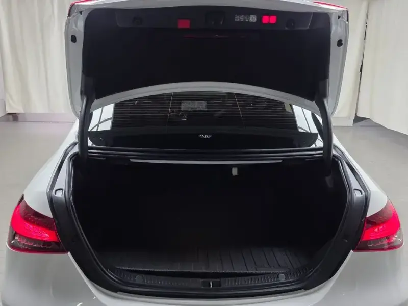 2023 Mercedes-Benz E-Класс с пробегом 17 263 км
