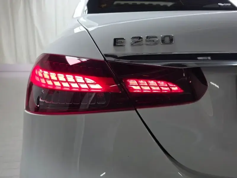 2023 Mercedes-Benz E-Класс с пробегом 17 263 км
