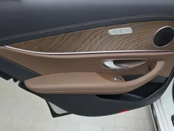 2023 Mercedes-Benz E-Класс с пробегом 17 263 км