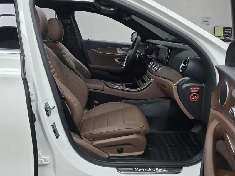 2023 Mercedes-Benz E-Класс с пробегом 17 263 км