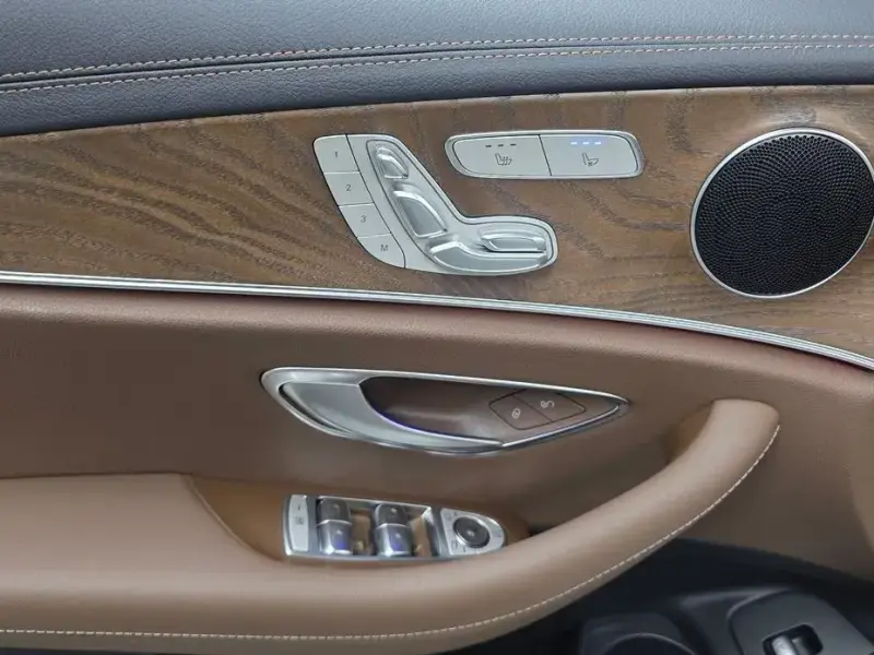 2023 Mercedes-Benz E-Класс с пробегом 17 263 км