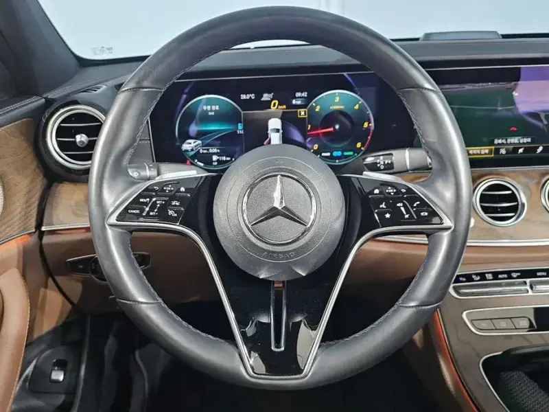 2023 Mercedes-Benz E-Класс с пробегом 57 449 км