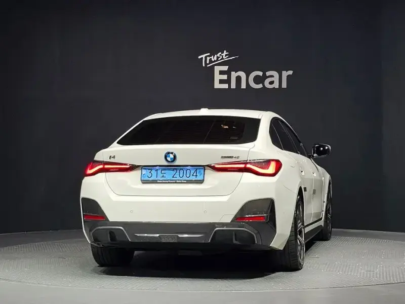 2022 BMW i4 с пробегом 106 084 км