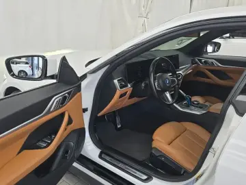 2022 BMW i4 с пробегом 106 084 км