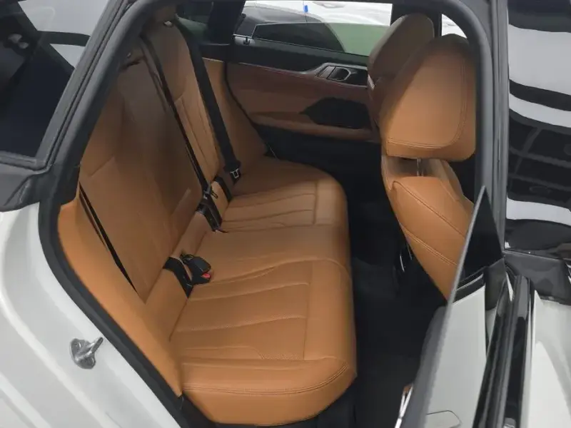 2022 BMW i4 с пробегом 106 084 км