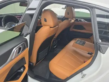 2022 BMW i4 с пробегом 106 084 км