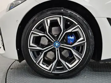 2022 BMW i4 с пробегом 84 264 км