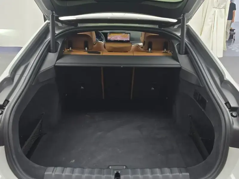 2022 BMW i4 с пробегом 106 084 км