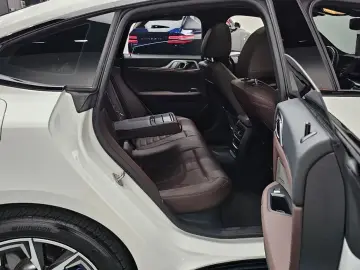 2022 BMW i4 с пробегом 84 264 км