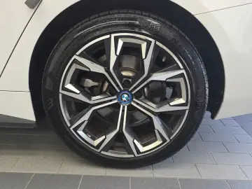 2022 BMW i4 с пробегом 106 084 км