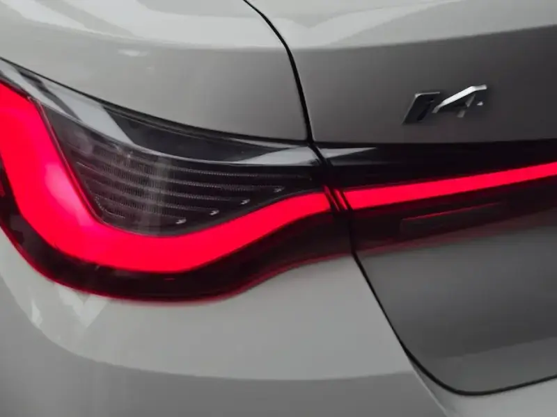 2022 BMW i4 с пробегом 106 084 км