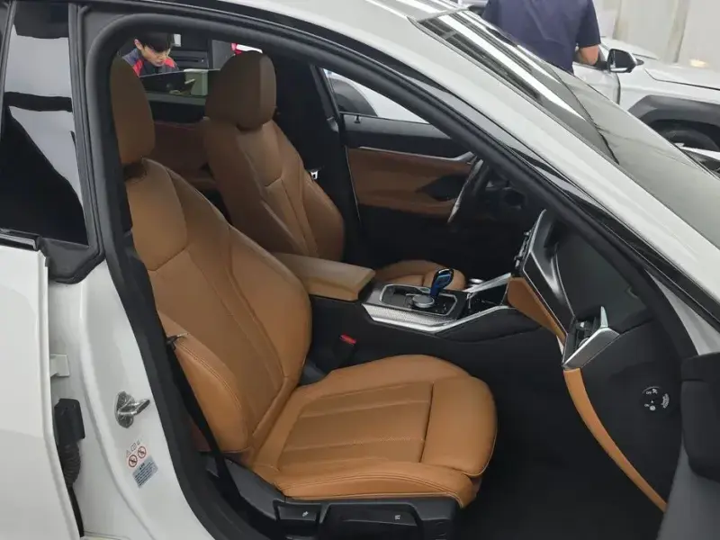 2022 BMW i4 с пробегом 106 084 км