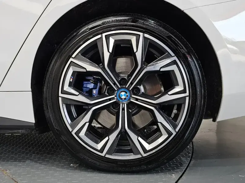 2022 BMW i4 с пробегом 84 264 км