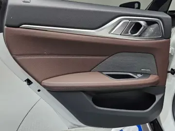 2022 BMW i4 с пробегом 84 264 км