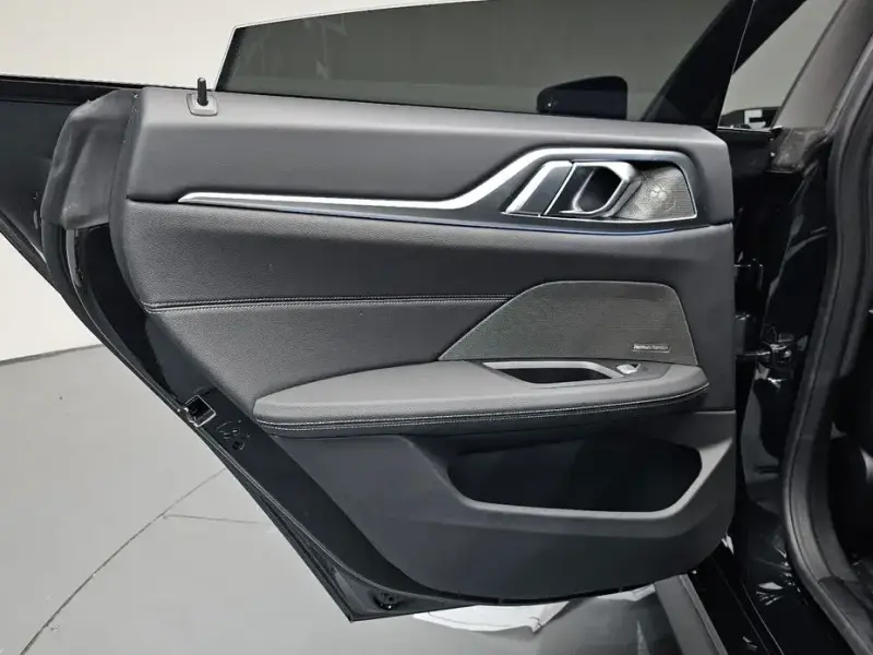 2026 BMW i4 с пробегом 8 547 км