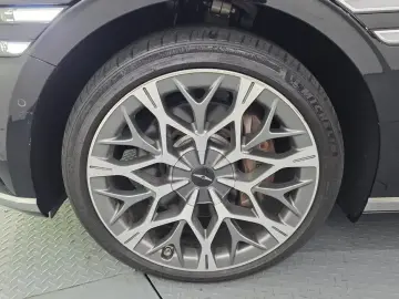 2023 Genesis G90 с пробегом 73 190 км