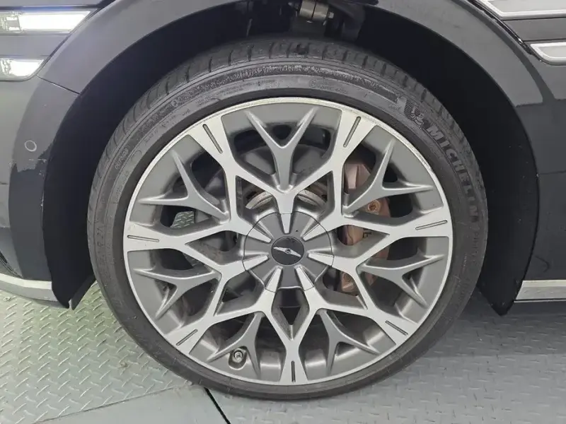 2023 Genesis G90 с пробегом 73 190 км