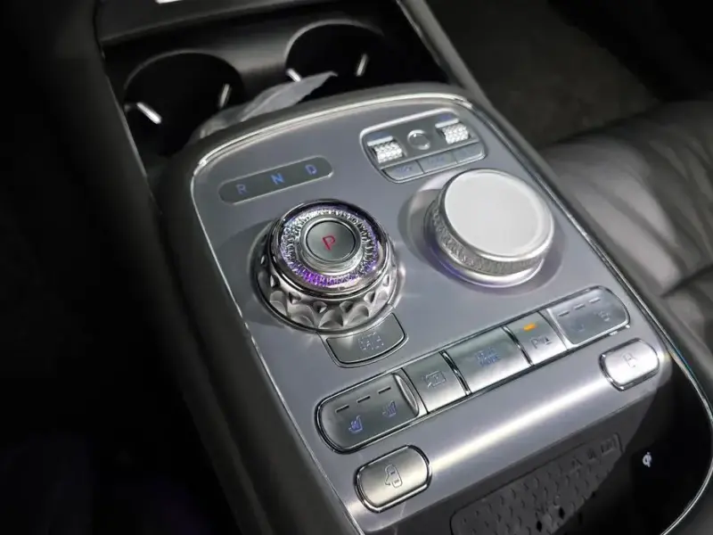 2023 Genesis G90 с пробегом 73 190 км