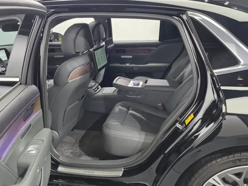 2023 Genesis G90 с пробегом 73 190 км