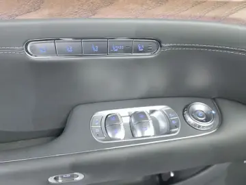 2023 Genesis G90 с пробегом 73 190 км