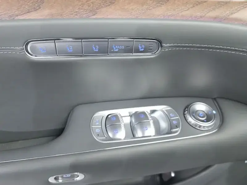 2023 Genesis G90 с пробегом 73 190 км