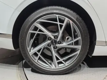 2023 Genesis G90 с пробегом 69 369 км