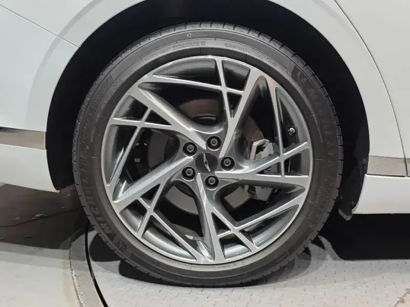 2023 Genesis G90 с пробегом 69 369 км