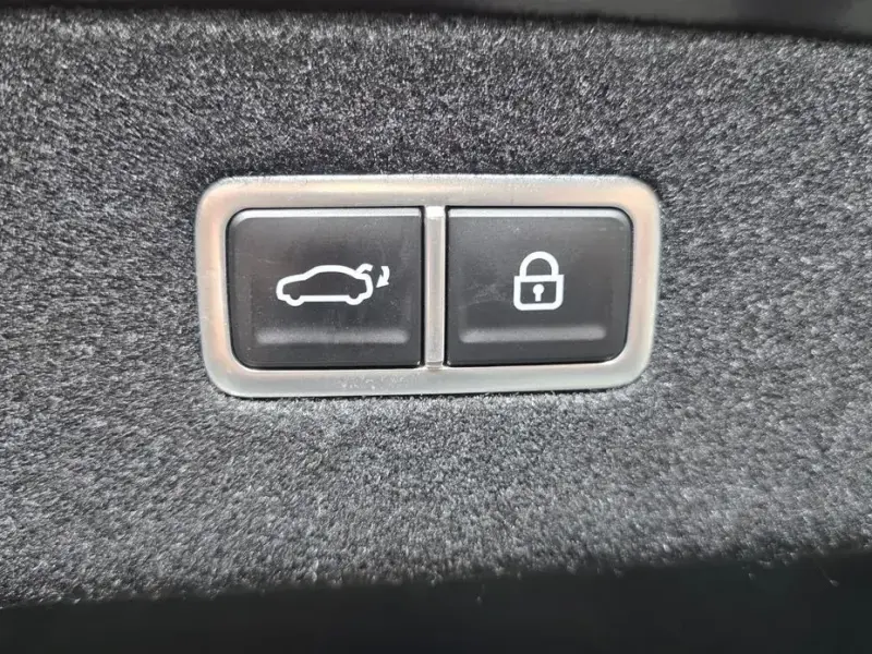 2023 Genesis G90 с пробегом 73 190 км