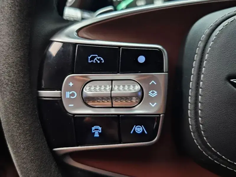 2023 Genesis G90 с пробегом 69 369 км