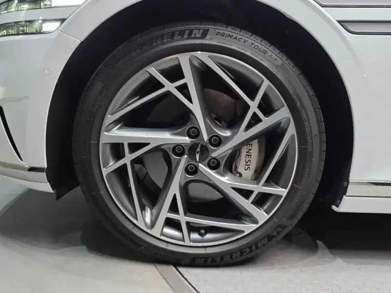 2023 Genesis G90 с пробегом 69 369 км