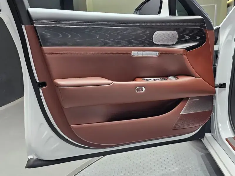 2023 Genesis G90 с пробегом 69 369 км