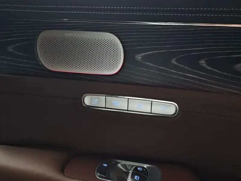 2023 Genesis G90 с пробегом 69 369 км