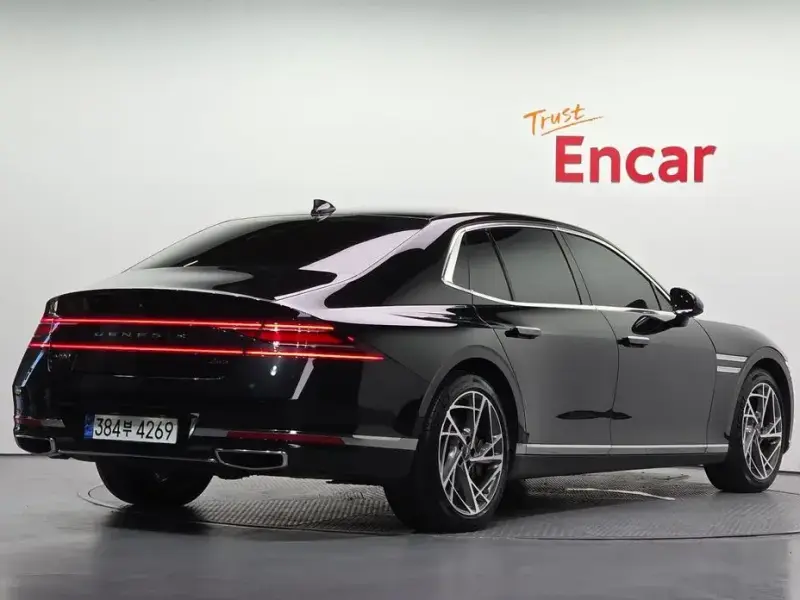 2023 Genesis G90 с пробегом 84 323 км