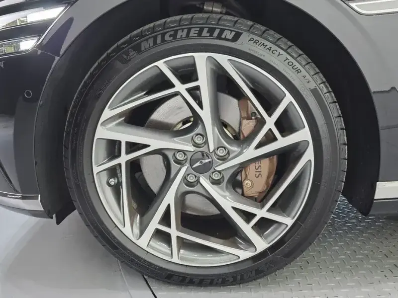 2023 Genesis G90 с пробегом 84 323 км